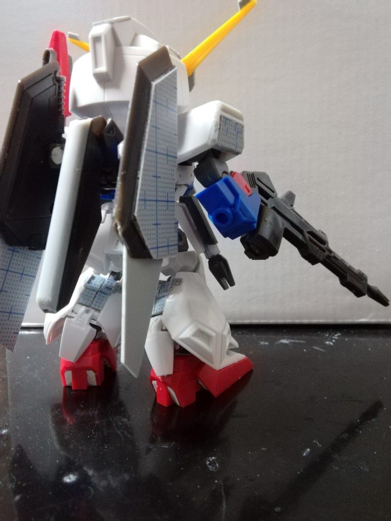 特徴的なウィングバインダーも、基本的にはSDCSゼータのバインダーを加工して作成、主翼部はSDデルタプラスの翼からトレースしたプラ材を使用しています。