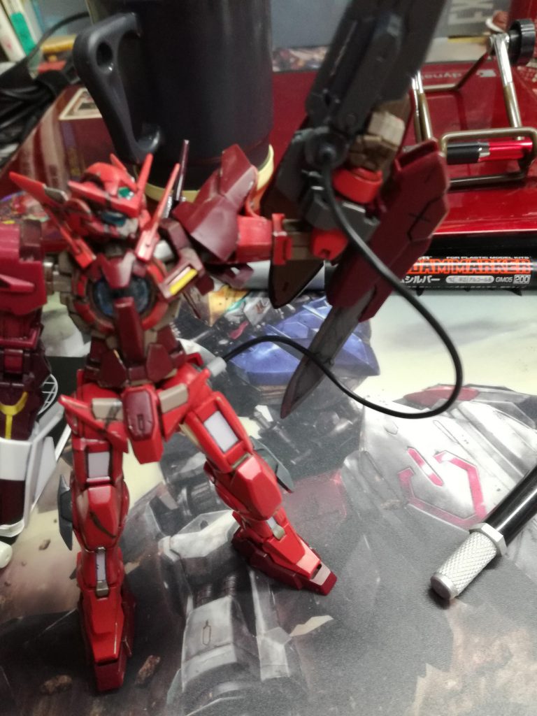 リード線の接続が出来るようパーツ(腰の白いパーツ)を作成