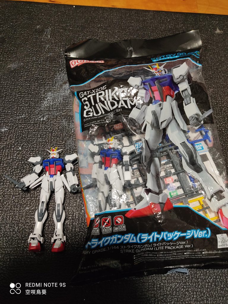 今回は以前のガンダムに比べると少し難易度が上がっています。尖ったパーツが多いので袋が破けないか心配でしたが無事でした