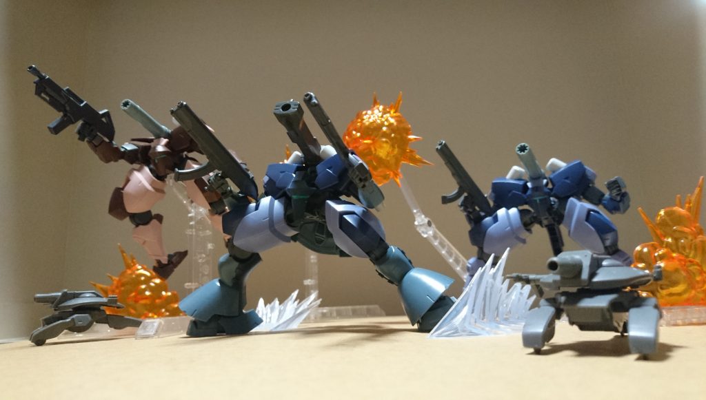 ガイジャとガイジャレンはレグに替わる次期主力量産機を狙ってアジア方面軍が開発されたが、フェイスシリーズ及びレグ・コマンドの量産が順調であったため、全3機で製造が打ち切られてしまう。その後、三機で小隊を組み、戦場を駆け抜けたと言う設定です。