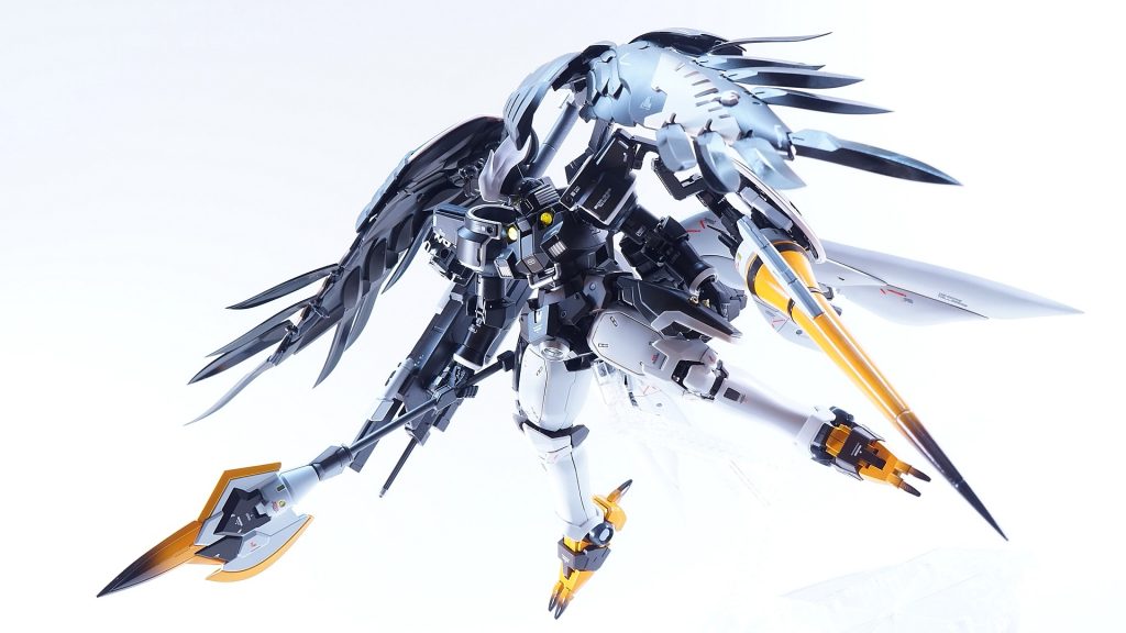 足首にはツメを追加し、鮮やかなイエローの上からクリアーブラウンとクリアーブラックでグラデーション入れてます。ツメとクチバシのイメージです。