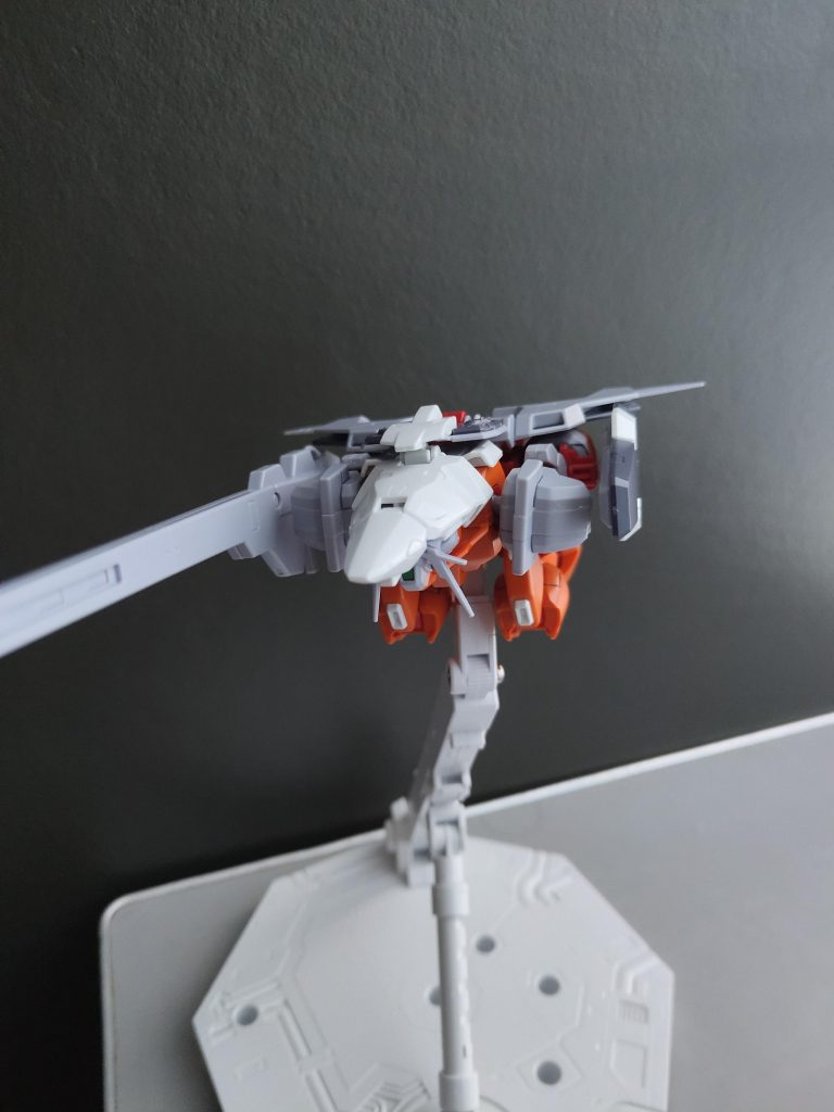 飛行形態にもなりますが台座がうまく合わないのでへんてこりんな写りになってしまいましたがこんなもんだと思います(笑)