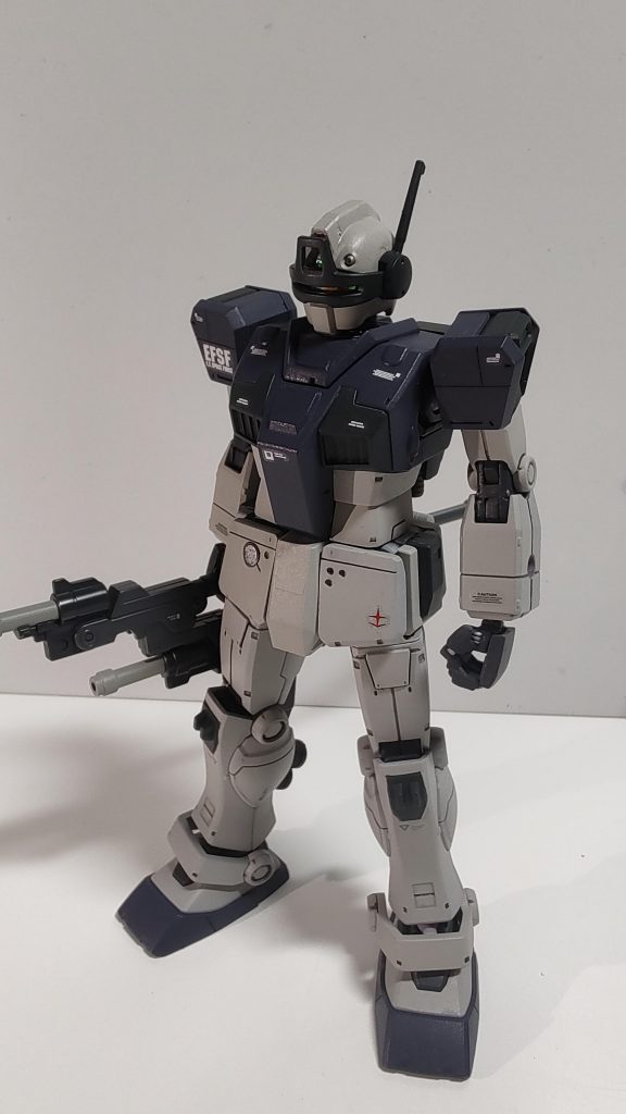 バイザーカバーが特徴的な頭部。これは接近戦専用だと言い聞かせて作ってました。