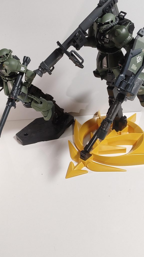 僚機のザクIIと共に連邦の艦隊を待ち受ける。本機は敵MSの足止めを受け持つ。バズーカによる遠距離からガトリング砲による中距離での戦闘を得意とし、弾が切れた武器は都度排除することが出来る。ガトリングシールドにはヒートソードも格納できる為に接近戦も可能である。なお、ゲルググ並みの機動性の為に並の機体ではまず捉えることが出来ない。「敵小隊は俺が引き受ける。お前は敵母艦を落とせ。止まるんじゃねぇぞ」