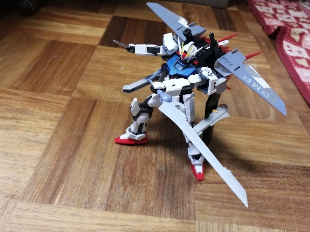 エールストライカーのスラスターにノワールストライカーを装備してます