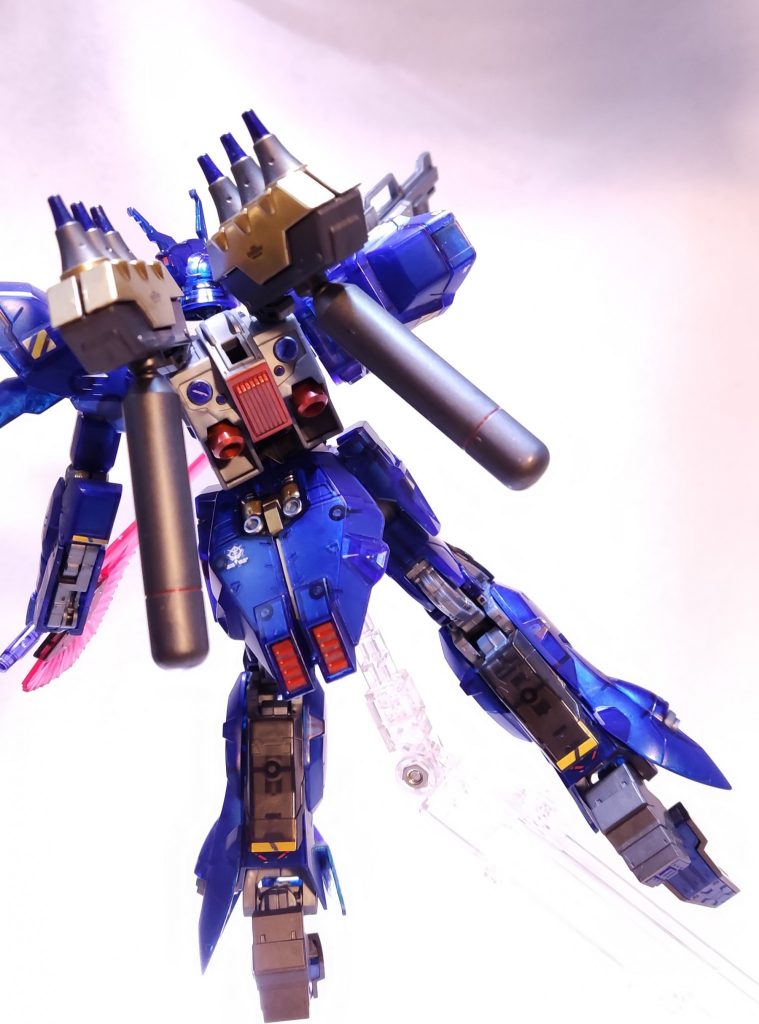 バックパックは一部マーカーにて塗装。細かいところは塗料出すのがめんどくさいのでマーカー