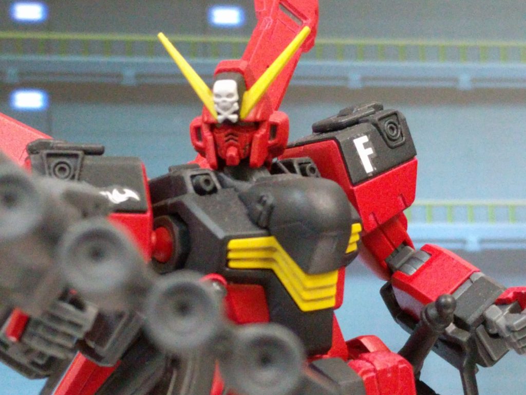 『俺の機体は一年戦争のエースにあやかって赤くしてくれ!』