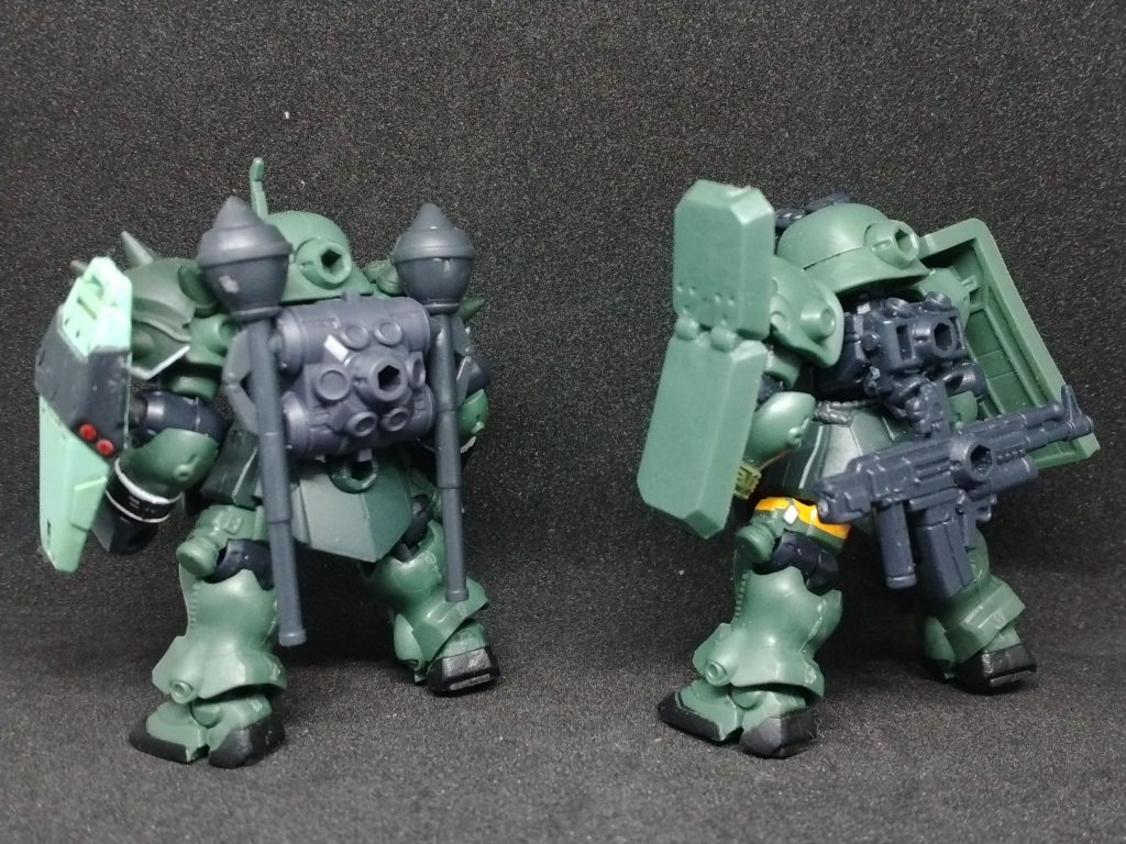 ジェガンのシールドはコンバージから、一般機のはガシャポン(たぶんNEXTのギラズール)から、ランナーの切れっ端で差しただけ。どうでも良いですが、ギラズールはキュアロン機の装備(右肩トゲ、左肩シールド、ギラドーガバックパック)が一番好きです。HGUCで組んでいたのですが、理由があって手放してしまったんですよね…