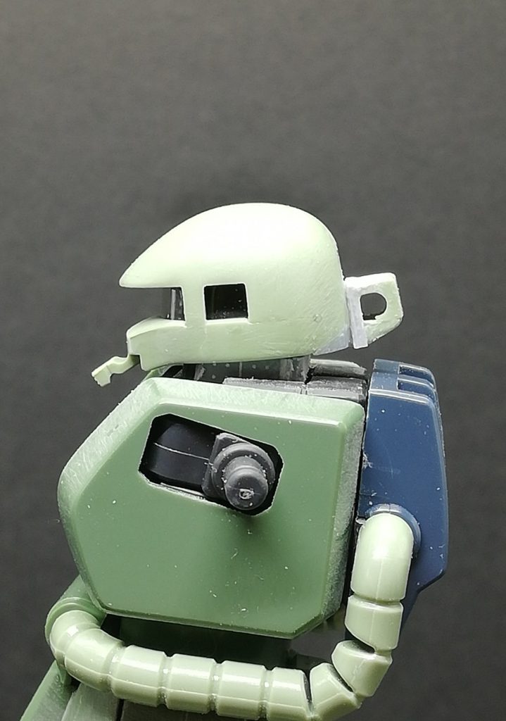 首の生える位置を前身。動力パイプ後端の受けを一度切り離して下げて再接着。動力パイプの後ろ側の高さを下げます。