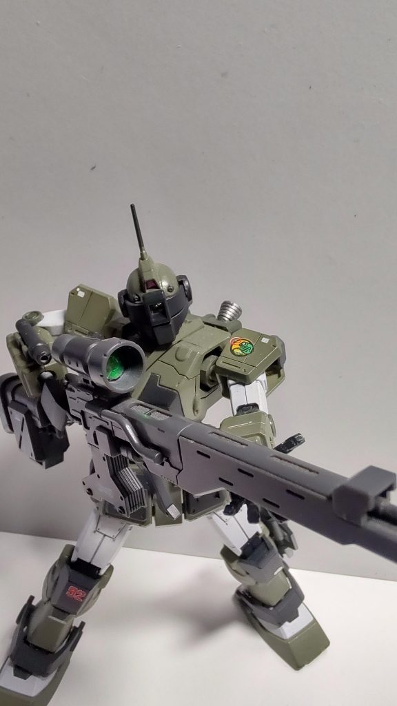 バイザーカバーは開閉式です。狙撃モードの演出が出来ます。