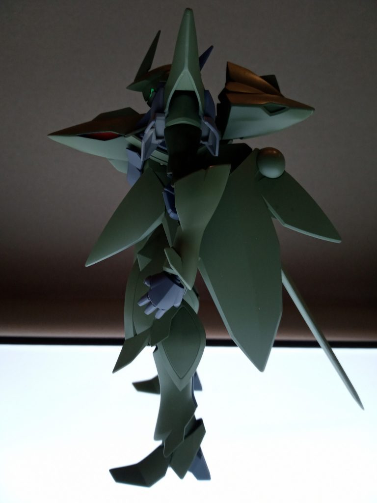 下からのライティングでの撮影に初チャレンジです。かっこいいですけど、上が暗いですね。持っているライトでは色温度に違いかあってカッコ悪かったので、今回は下からのだけで。