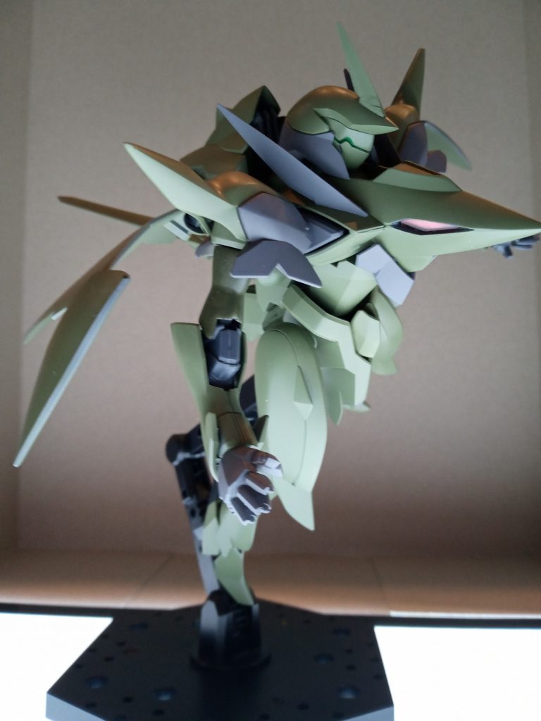 関節稼働部分は塗装しませんでした。削れると悲しいので。