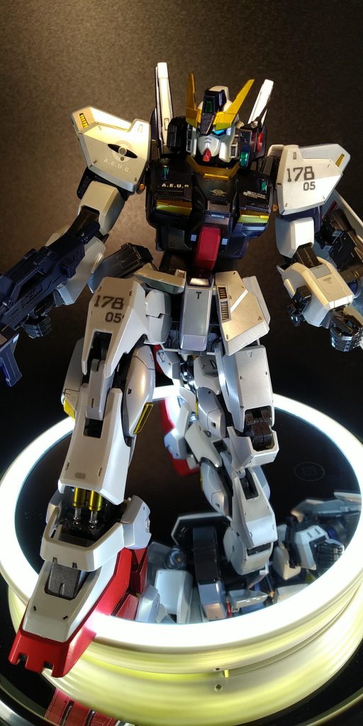 装甲の隙間からチラ見するシリンダーロッドが大好きです