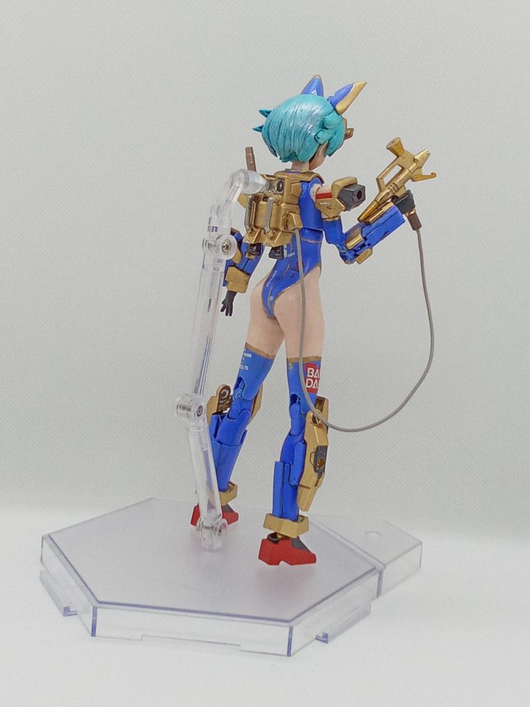 背面から 肌色はウエザリングでそれっぽく肌色部分のベースはエポキシパテで自作 肌色用サーフェイサーを初めて使用してみました。