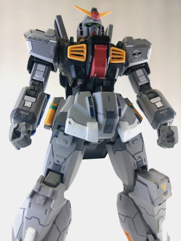 センサー類の緑色をエマさんの制服のカラーにあわせて、エマ機であることを表現。