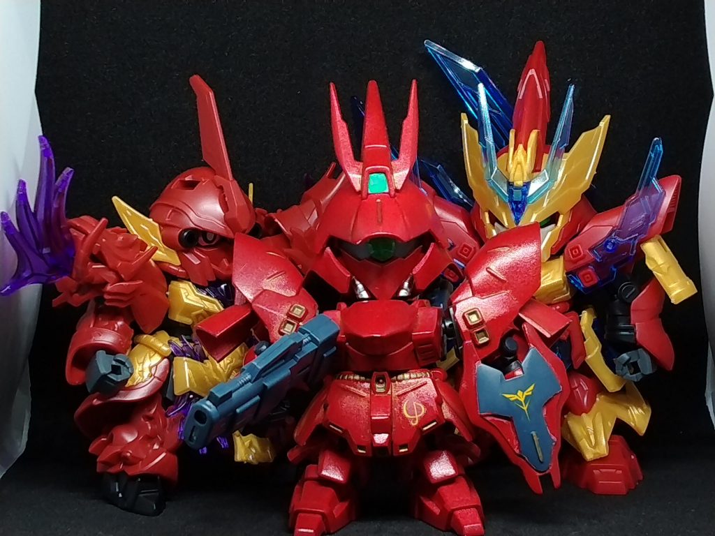 トサカのてっぺんではなく、頭頂部あたりで較べると、呂布シナンジュと同じくらいで張遼サザビーより低い。でも頭の大きさは呂布シナンジュ<<張遼サザビー＜司馬懿サザビーな感じ。ところで、呂布シナンジュのスタイン顔は解るんですが、張遼サザビーのガンダム顔って誰？背負った時の剣の形からムーンガンダム？