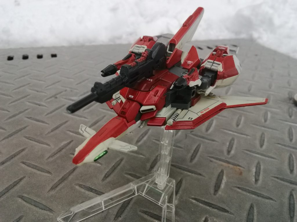 シルエットブースター2同梱のフレームも活用して、飛行形態にも差し替え変形できます♪