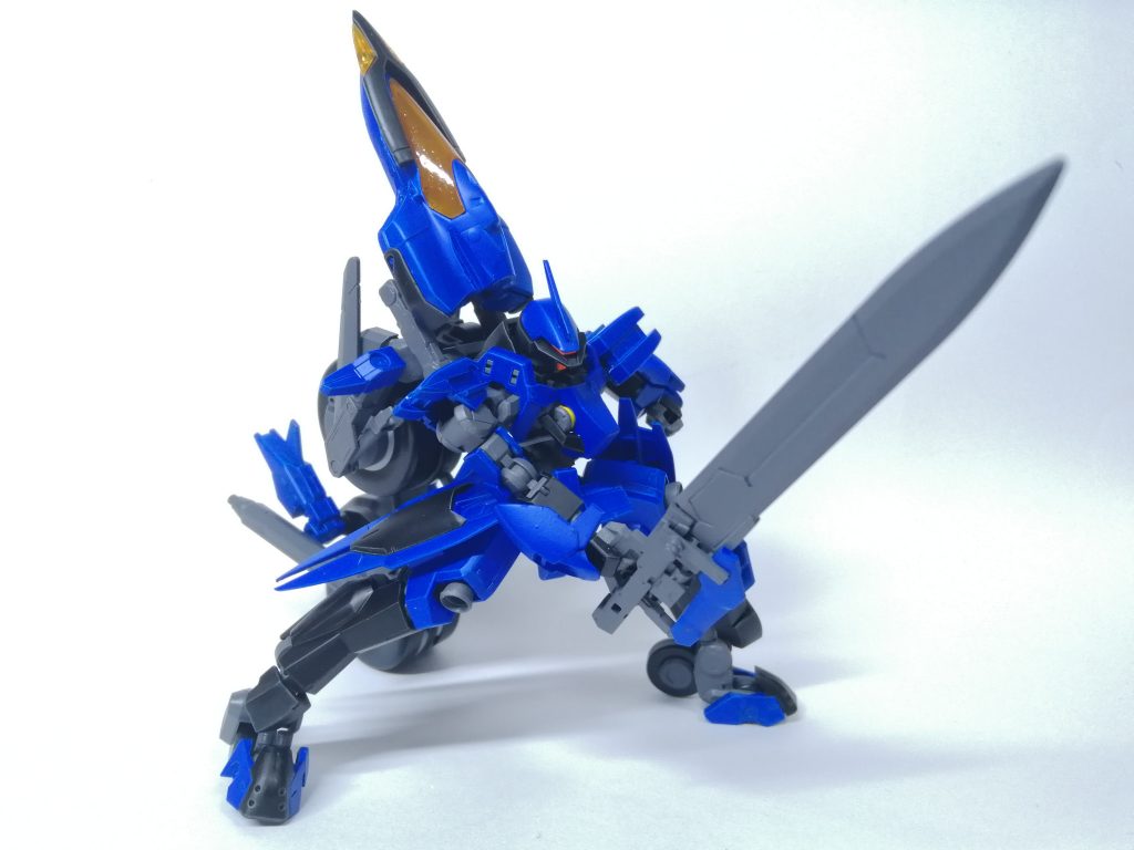 ガンブレード展開!ローラーダッシュで一気に接近してそのままのスピードで叩き斬ります。