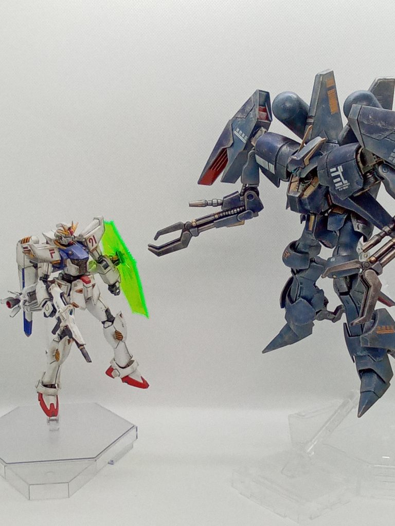サイズ比較に制作中のF91を召集同じHGとは思えないサイズバイアランがでかいのか・・F91が小さいのか・・