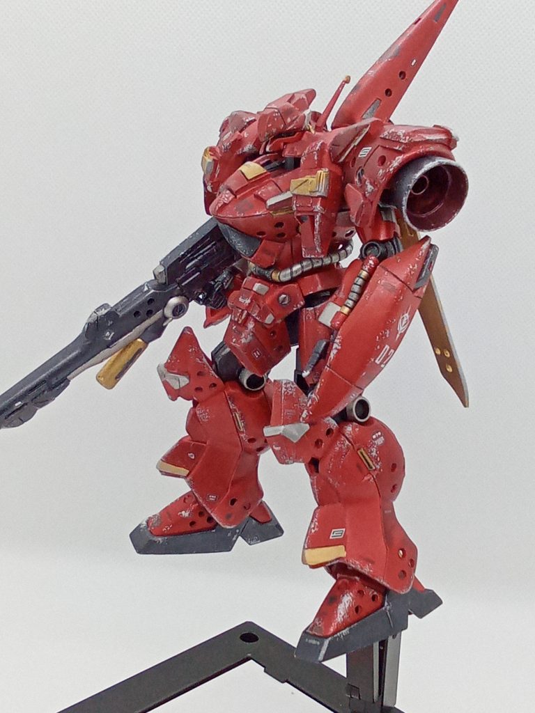 調子にのって穴を開けていたら　涼しげな作品になりました。知人曰く「何処かで観た顔」との事