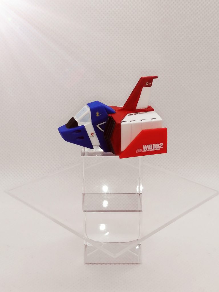 コアファイター。こちらはGジェネ版と違い、コアブロックへの変形ギミックはなく固定翼となっています。でもプロポーションは、こっちの方がちまちましてて好みかも。あいにく【EFSF】のデカールがなかったので、仕方なくRX-78のを貼っちゃいました。