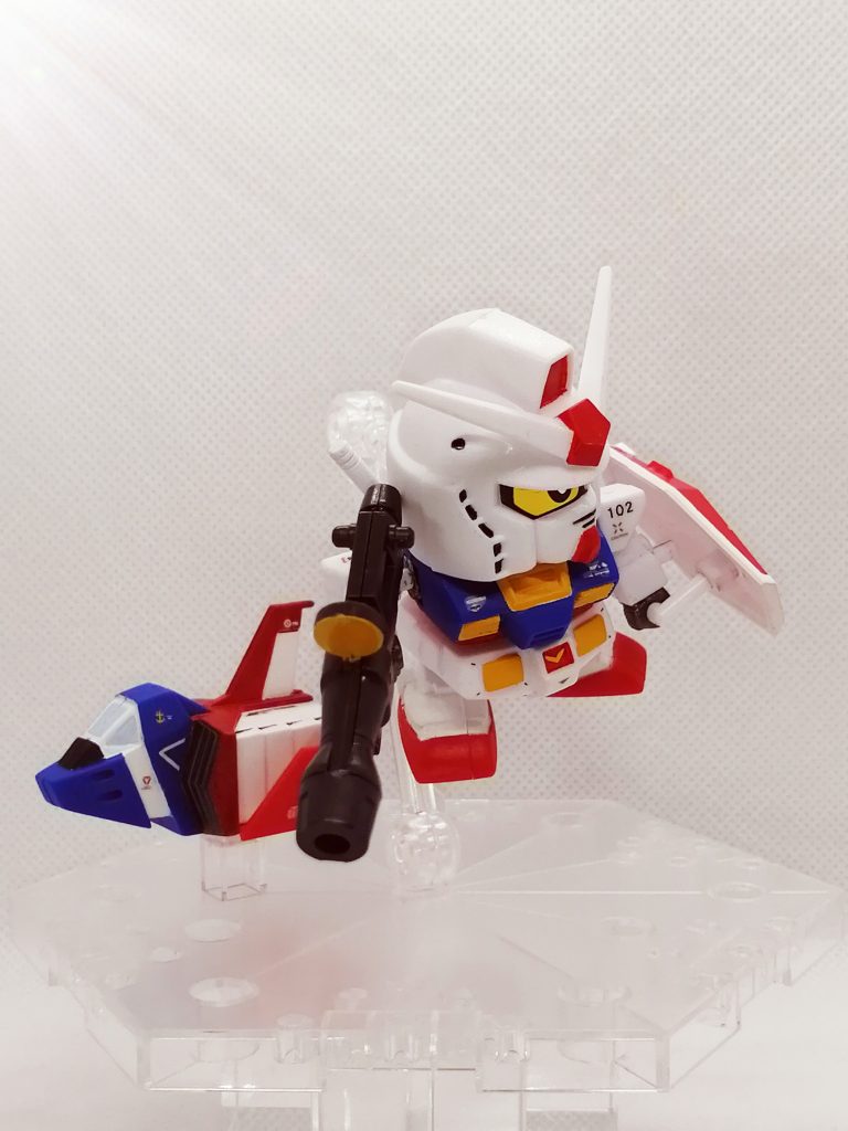 今回、この2機を一緒に並べて投稿したかったので、はじめてアクションベースを買ってみました。昔のキットなので接続に工夫は必要ですが、こういった空間戦闘っぽいディスプレイができるのには感動ですね。