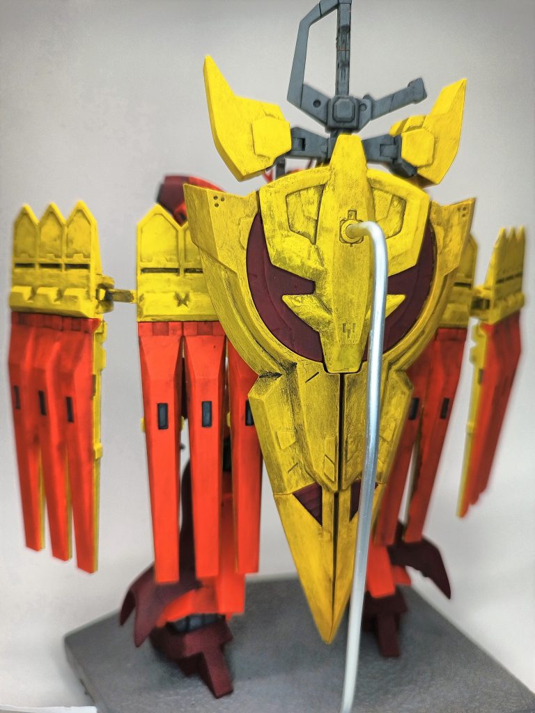 ジオニックソードの改造にはかなり苦労しました剣先端にはダイソーの磁石を使用しており、ダボを使わずとも閉じられるにしています…が、完全には閉まらなかったようです…実はこの部位はリベンジしたものでしたが、前に作った時の物よりは閉じられるようになりましたしかしながら、ギミックを動かす際にパーツが擦れないように切ったり削ったりしましたが、やはり剥がれるのを防げませんでしたので封印しています