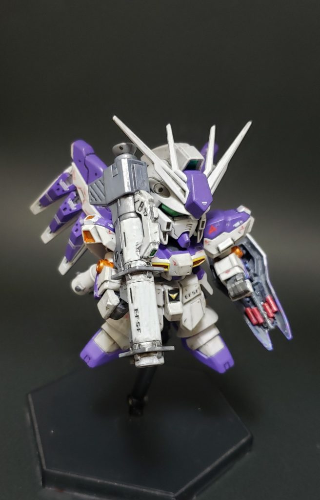 バズーカは白とグレーの2色で地味なポイントなのですが、元キットだとオミットされていたシールド裏側のビームキャノンとミサイルをランナーの切れ端で作成してます。
