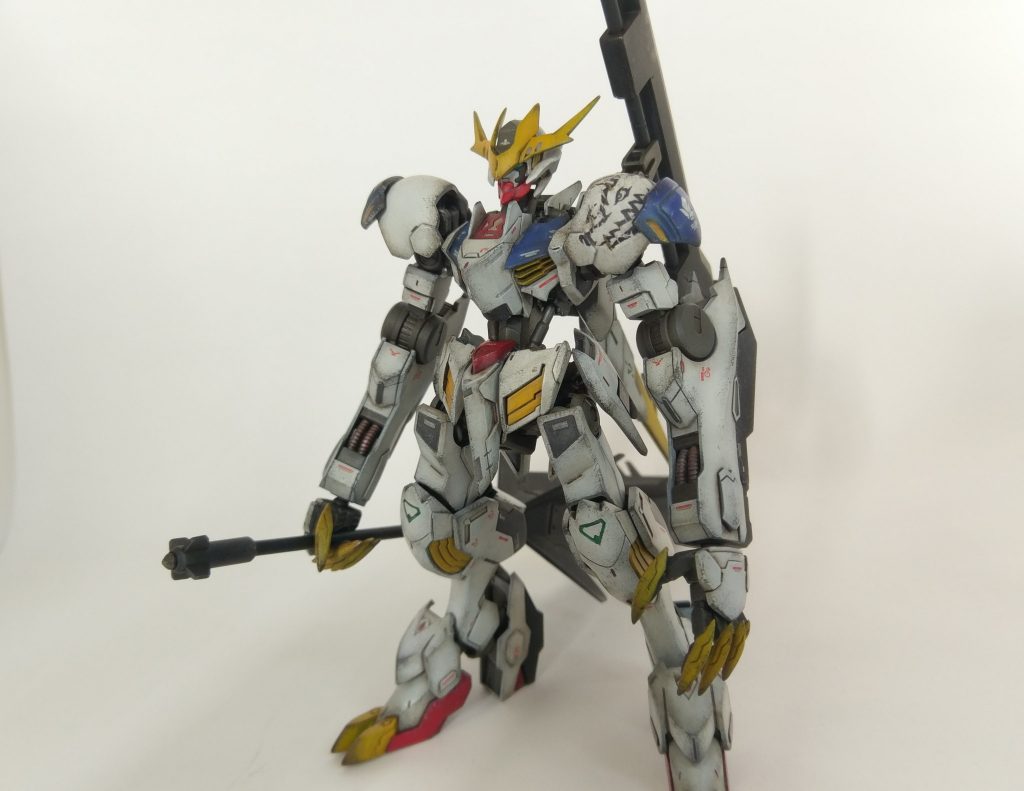 サフ処理した後、基本色はエアブラシにて塗装。脚の爪と尻尾部分は調色の都合上マスキングにて塗り分けしていますが、他部分は筆塗りで塗り分けしています。マスキング苦手。