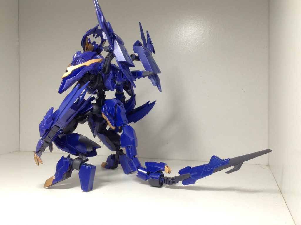 尻尾は30MMのパーツにテイルブレードを取り付けました。バックパックはギャンスロットのものにアニマギアのパーツを付けて刺々しい形に。