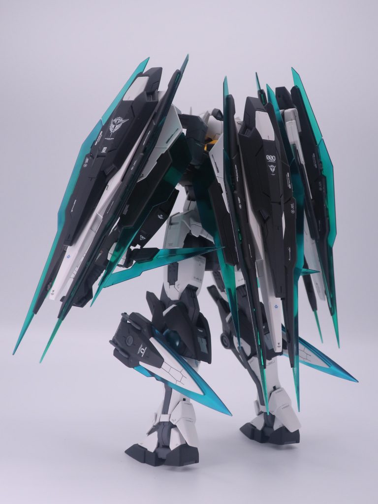 GNシールドを両サイドと背中に装備。シールド大好きです。