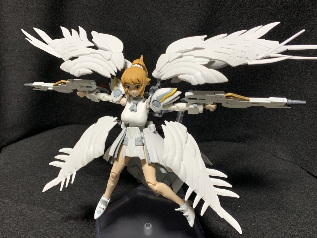 ローリングバスターライフルフミナ先輩が華麗に殲滅します。味方機からは白雪姫、相手機から白い悪魔と言われている。