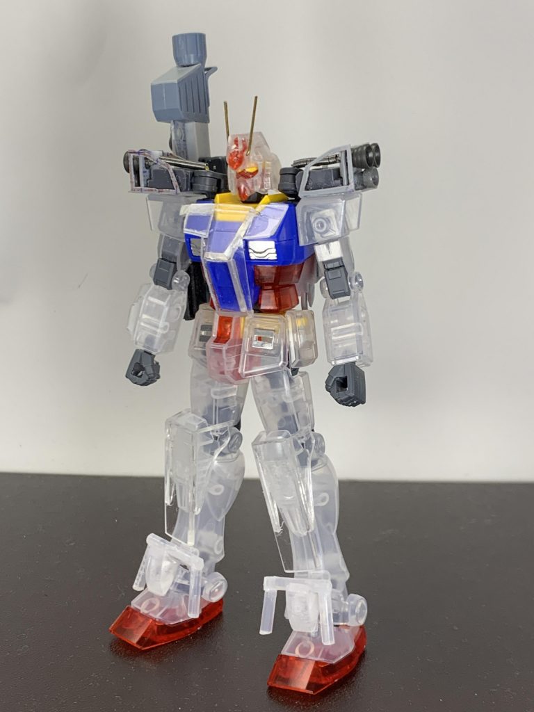 塗装前。肩のバーニアパーツのために、元の肩アーマーは下部を削り、接続部を深く削ってアーマー位置を下げました。