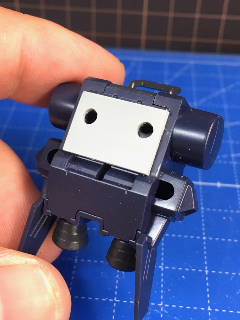 ランドセルはスペーサーの組み込みとダボ穴開坑の小加工で取り付けられました。