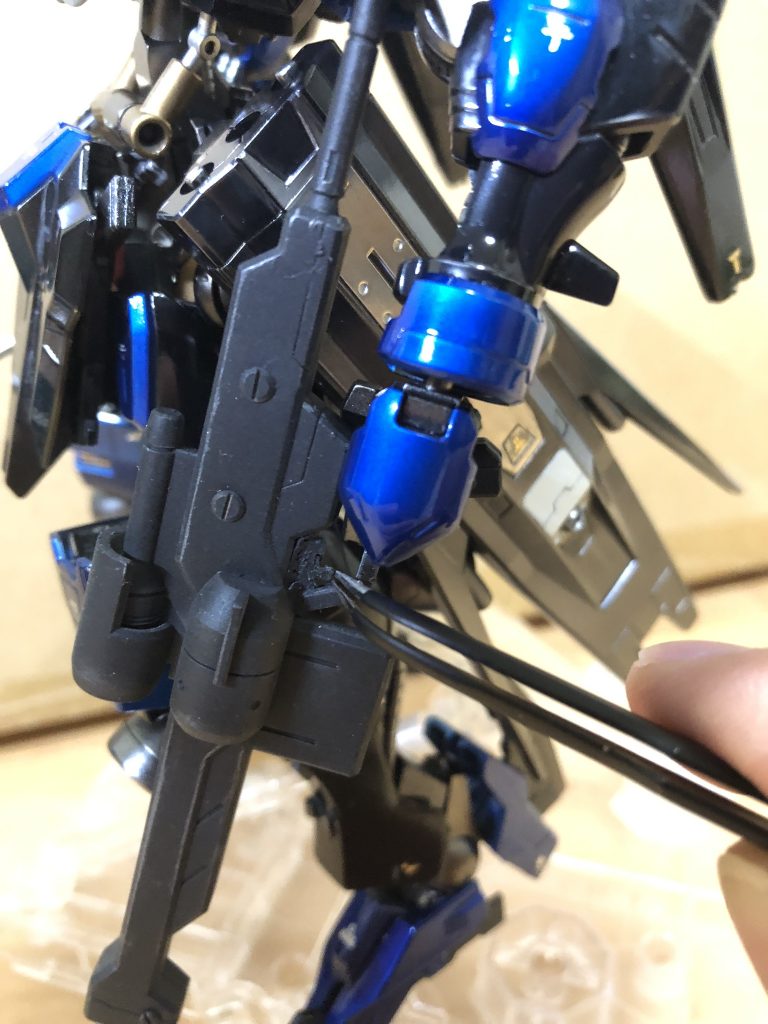 ライフルはスイッチが引き金風になっており、ピンセットで引くと