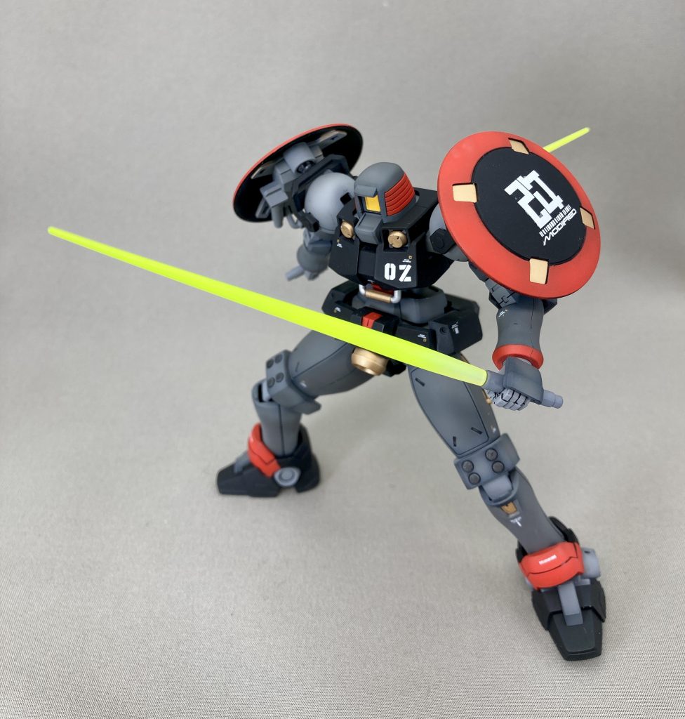 ライフル2丁にマント