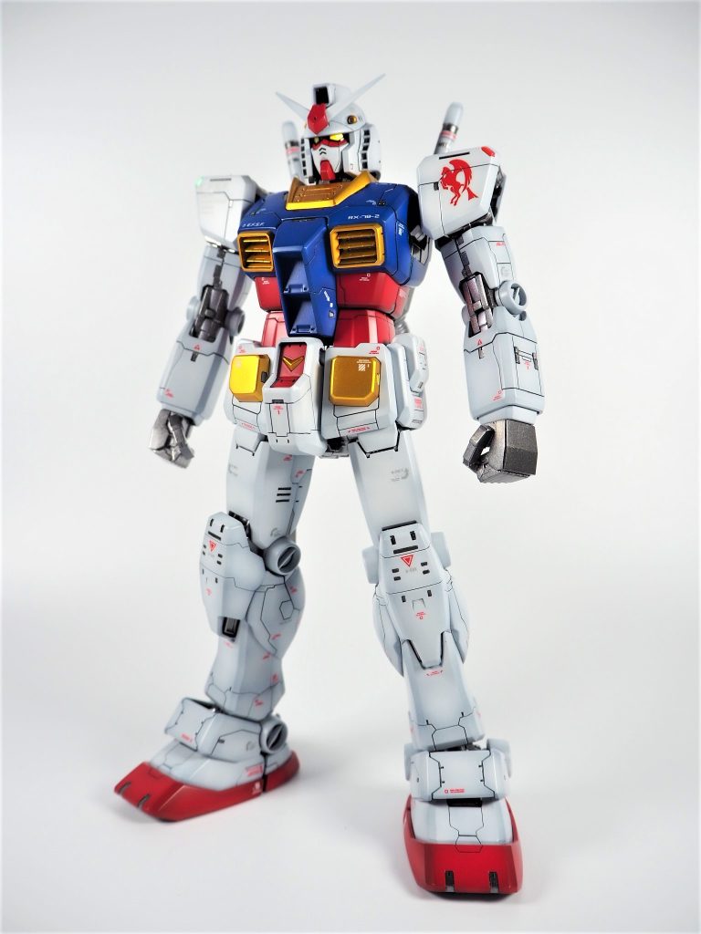 フロントver.ONE YEAR WAR 0079 のMGガンダムは素組みの状態からディテールが施されており、今回は新規でスジボリを行わずほんの数か所プラ板を貼ったのみで、全て既存ディテールの引き直しのみ