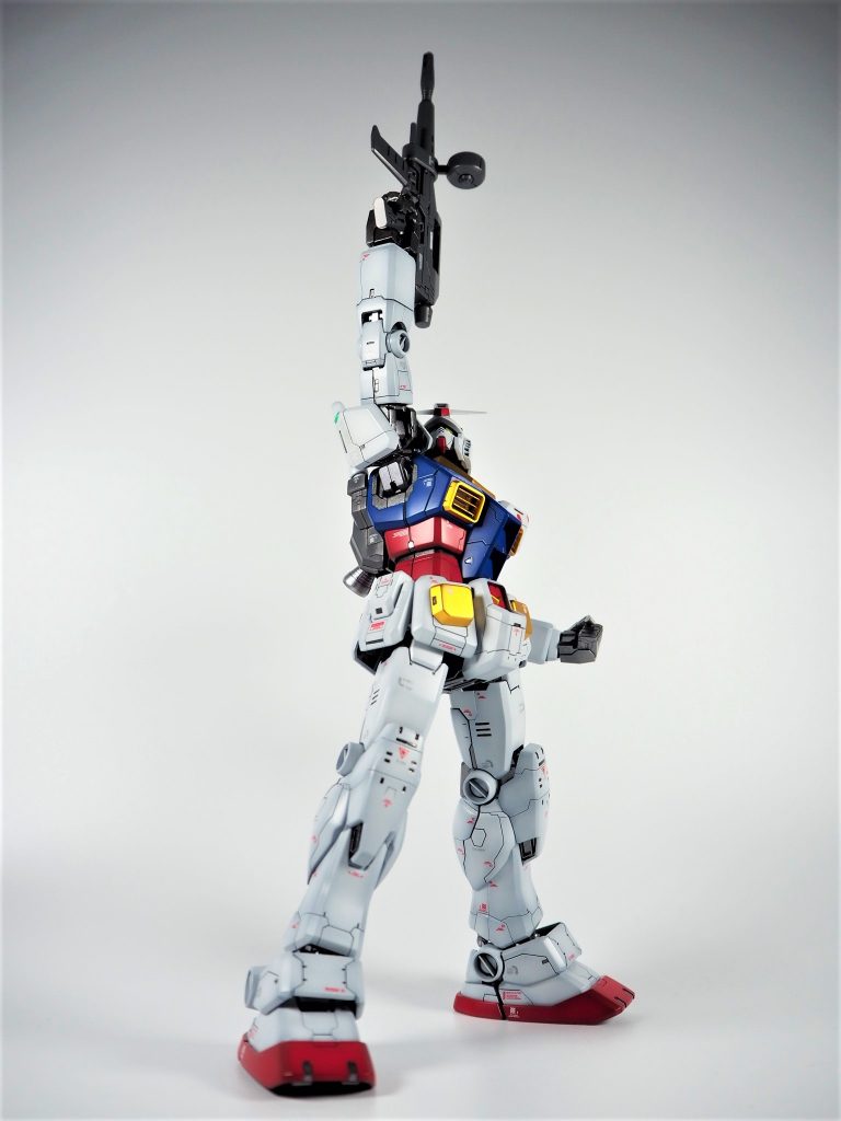 ラストシューティングも難なく可能近年の初代ガンダムのキットと違いマッシブで力強いプロポーションなのも特徴