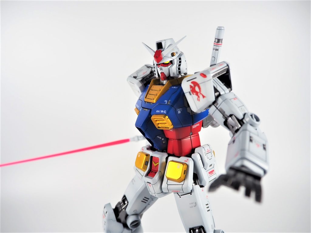 ツインアイは水性アクリルでの塗り分け肩のランプは今回唯一の追加ディテール要素