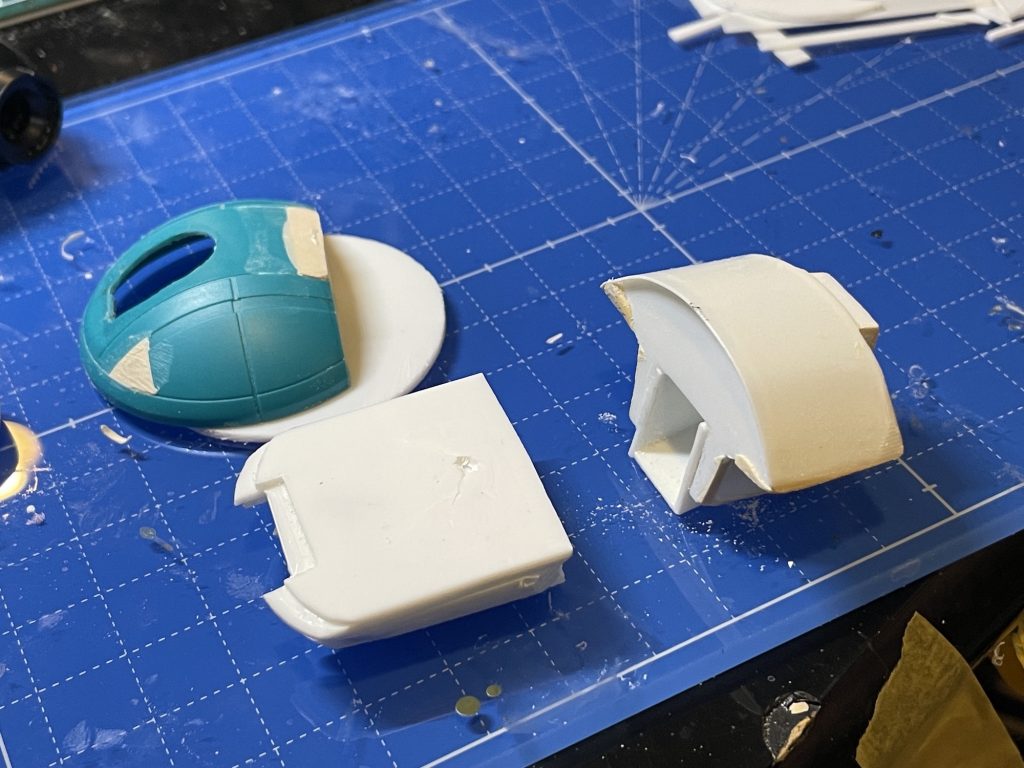 ほぼプラ板の塊.曲面は0.5mmプラ板.他は1mm.