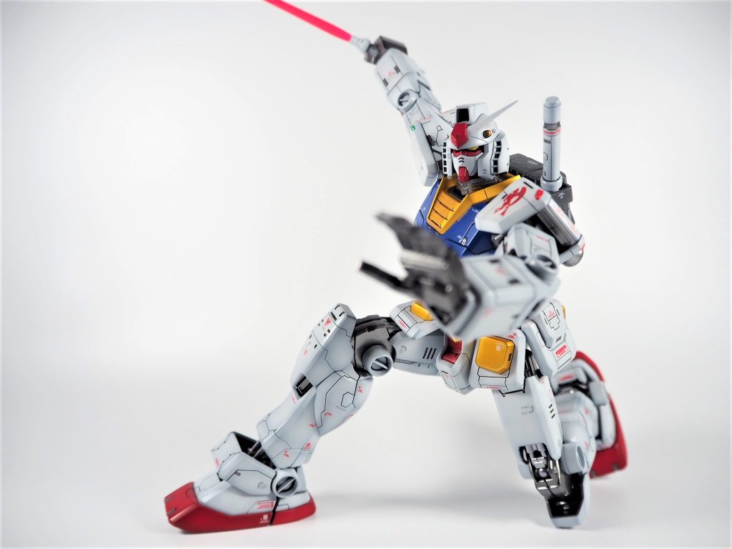 膝をついたポーズにも対応するため近年のプロポーションではできないポージングも可能