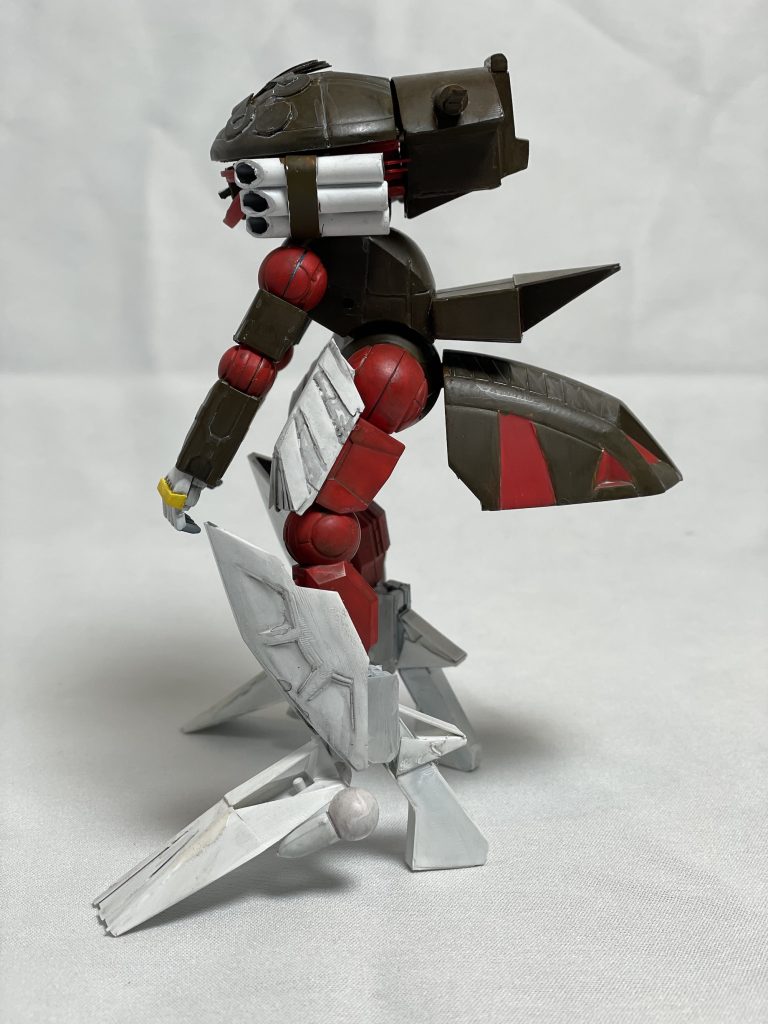 ウォドムポッドの頭部は使えるかと思ったんですが,全く大きさが合わず完全に作り直し.∀ガンダムのMSは全て胴体が揺れず足だけで走るのが可愛いですよね.