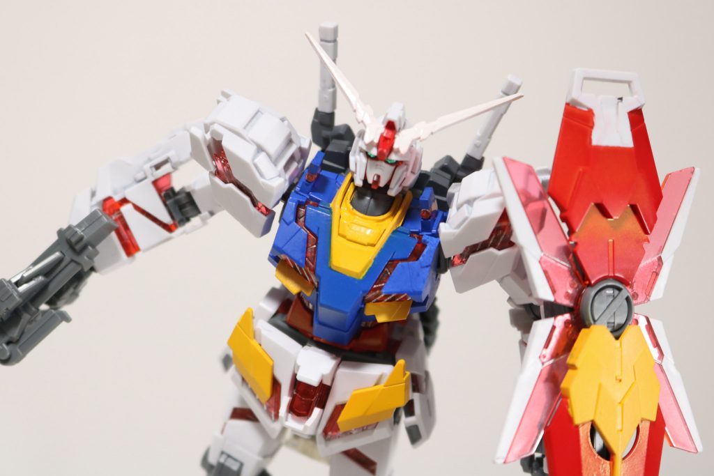 お手軽作成ですが、サイコフレームはガンダムマーカーシャインシルバーでスミ入れ、部分的には裏側をシルバーメッキマーカーを塗ったりと地味にこだわっています。