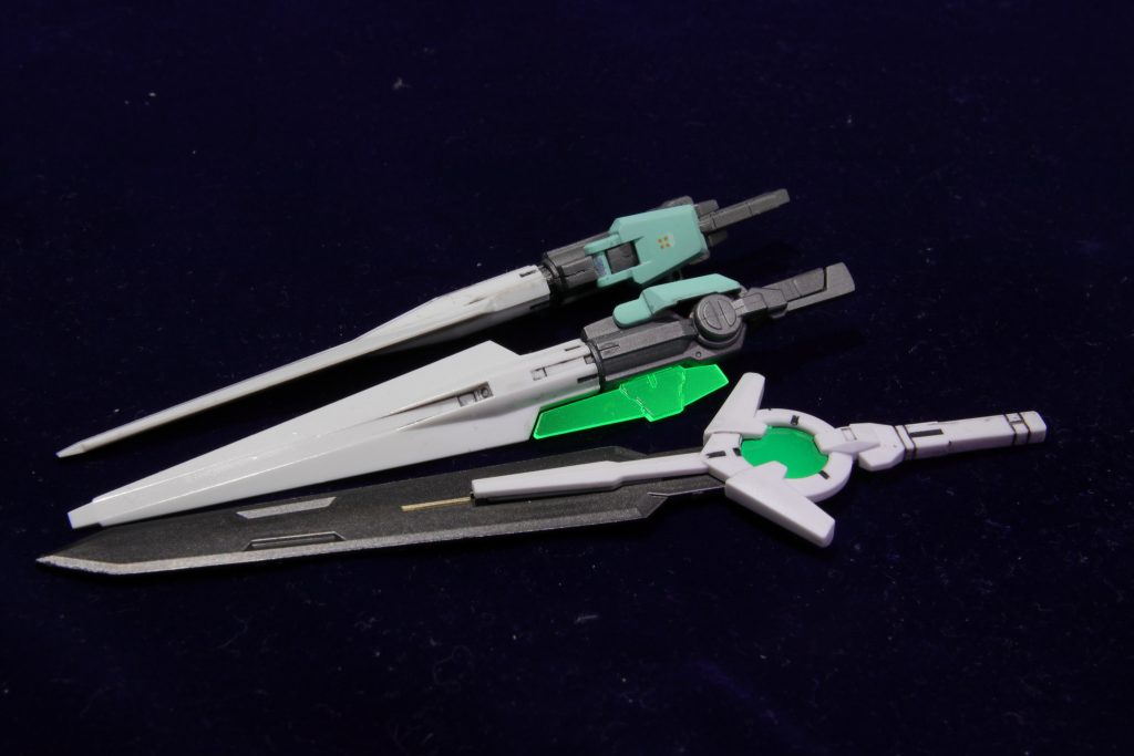 武装類、クリアパーツの蛍光グリーンがいい感じに光ってくれてきれいですね。