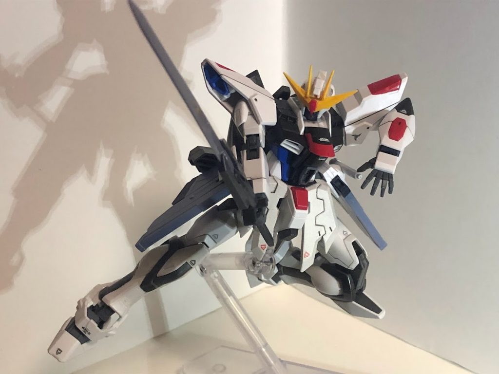 帯剣したコマンドソード(仮)で一枚。一応この機体のメインウェポンです。