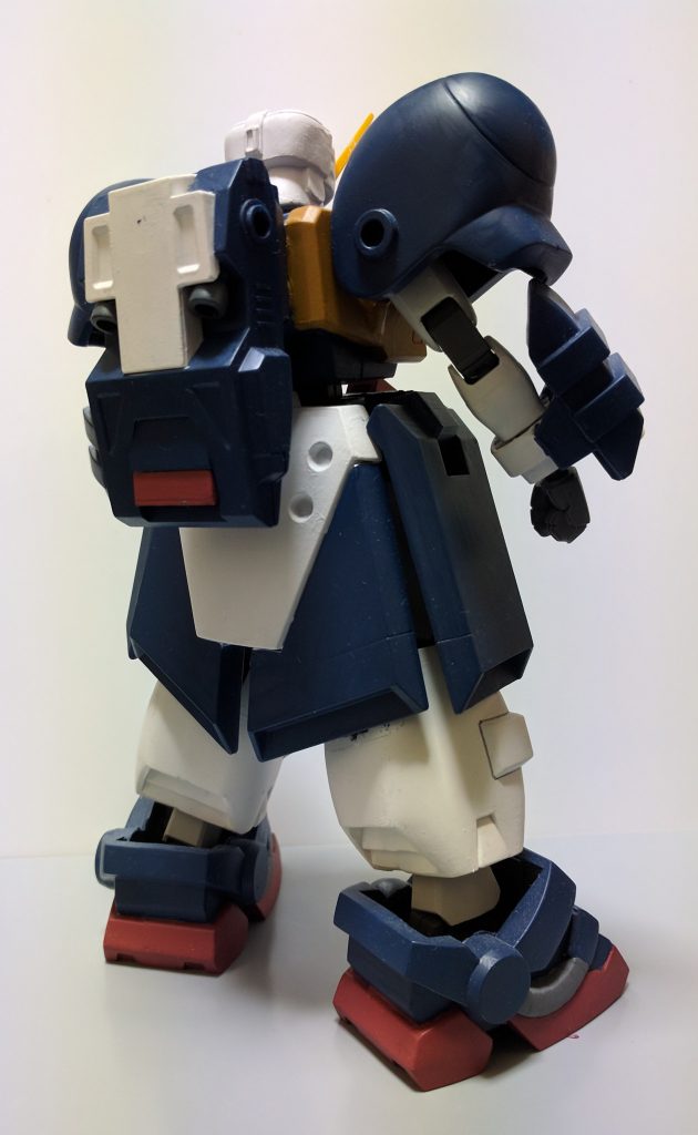 背面はプレーンなままにしてみました。足首の関節部が細すぎて目立ってるのは今後の改良点です。