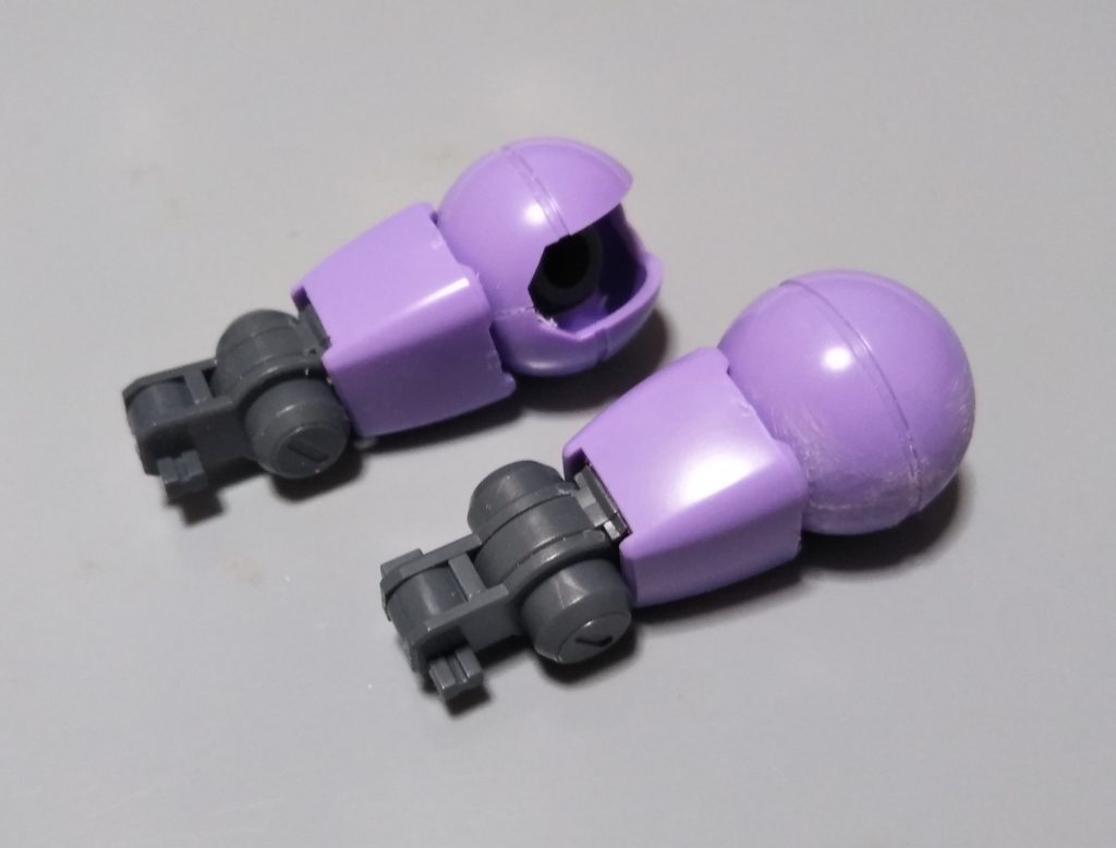 改造（と言えるかどうかｗ）ポイントは一ヶ所だけ。HGUCドムの上腕にHGUCシナンジュの関節フレームを仕込んだだけです。