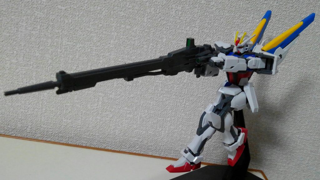 ライトニングの物を少し改造したライフルは様々な形態・構えが可能