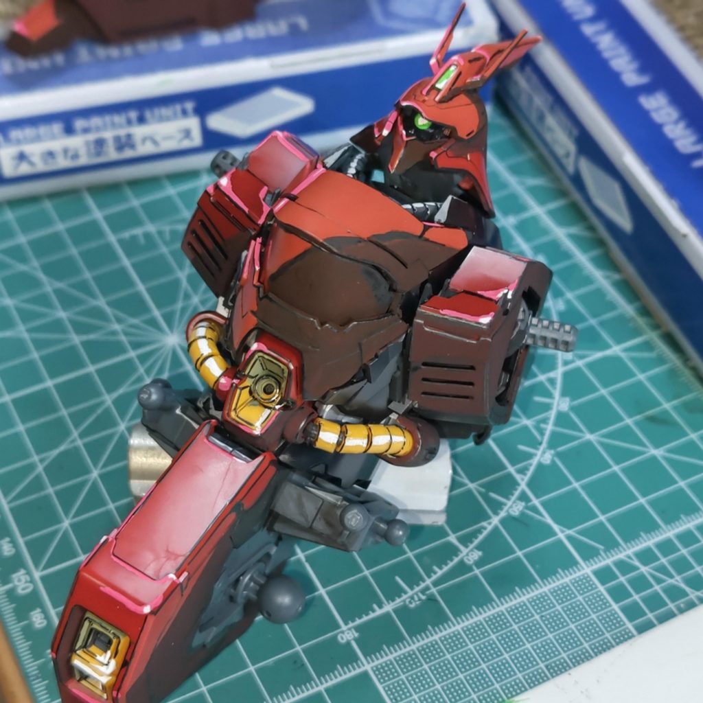 モノアイはライトグリーンを塗った後、中心に白を塗りました。