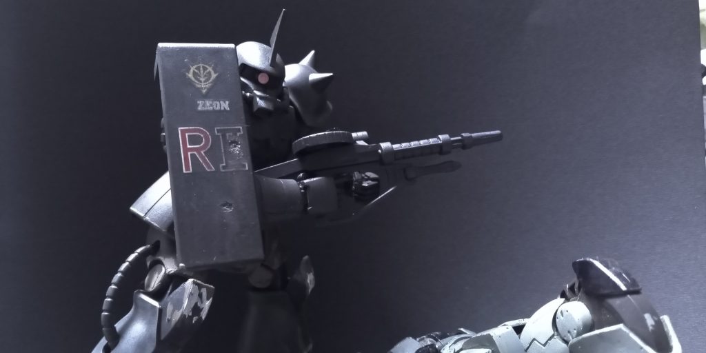 ショルダーシールドには少しながら被弾跡を付けたりその辺にあったデカールを貼り付けてます。